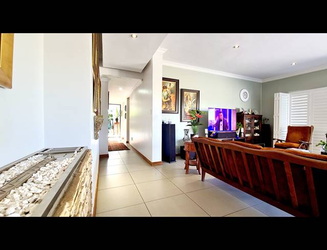 5 BEDROOM HOUSE FOR SALE IN LEEUWFONTEIN ESTATE